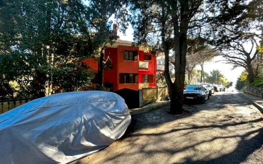 BEBEK KORTEL KORUSUNDA BOĞAZ MANZARALI VE HAVUZLU SATILIK MÜSTAKİL BİNA